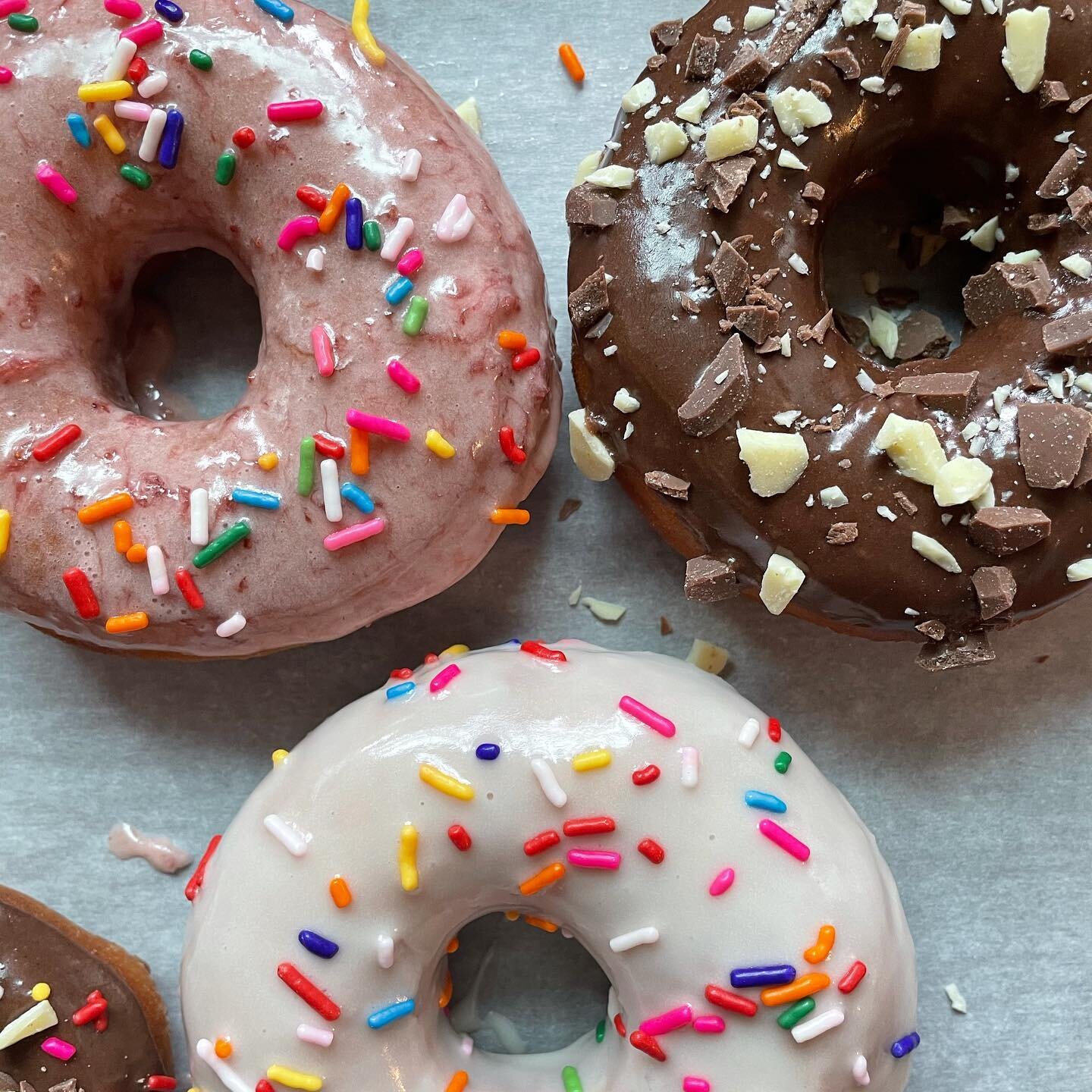 #donut bebes for this lovely morning. Happy Sunday, friends! 

#yum #yummy #nomnomnom #sweets #donutsofinstagram #sweetsofinstagram #ooo #sprinkles #strawberry #chocolate #vanilla #breakfast