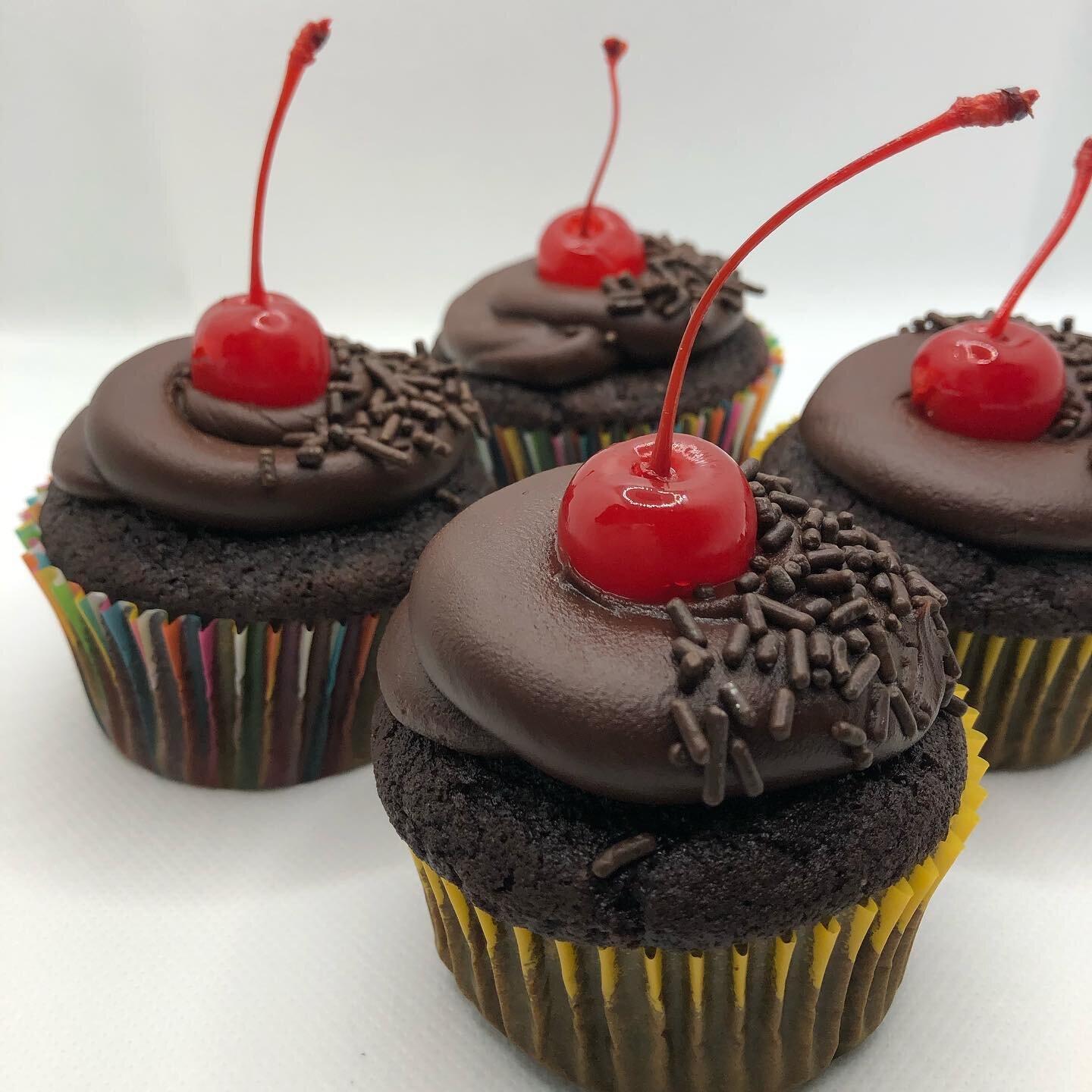 Feeding my cherry obsession this weekend. Chocolate #cupcakes with a cherry jam filling and chocolate ganache! 

#cupcakesofinstagram #sweets #chocolate #nomnomnom #desserts #cherry #yummy #sweettooth #sweetsofinstagram