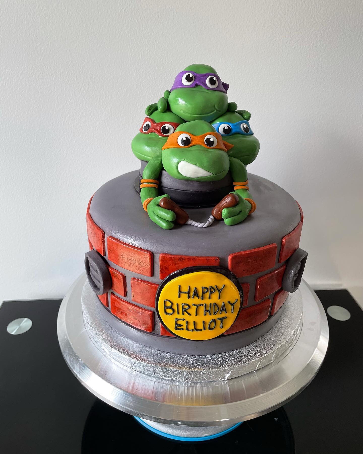 #michealangelo was the birthday boys favorite and front and center in our #ninjaturtles cakey today! Theme continued, with green velvet cake and an orange cream cheese buttercream filling. All deco is 100% hand made, sculpted and edible using marshma