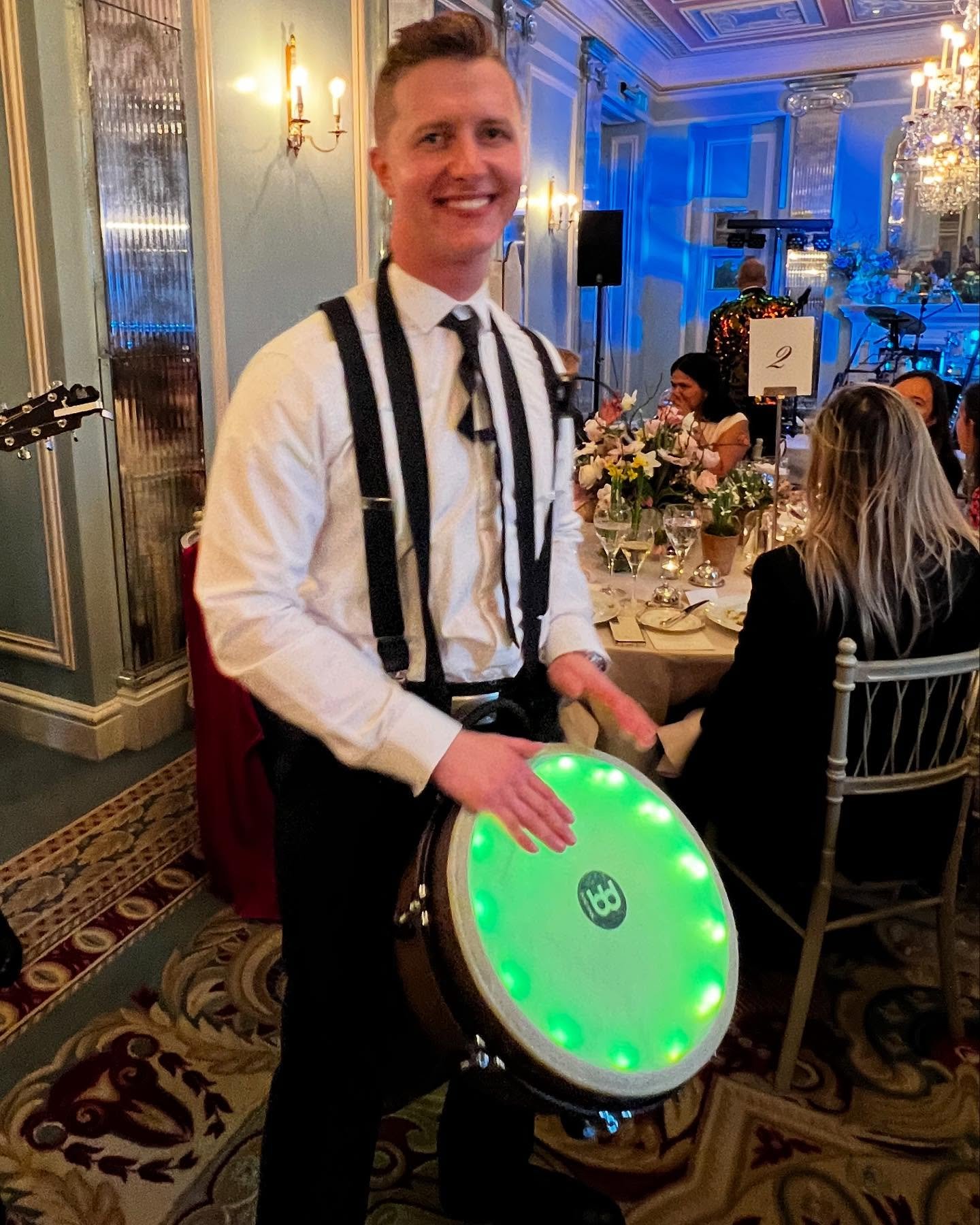 Some light entertainment during dinner anyone? #roamingband #dinnermusic #vividjazz