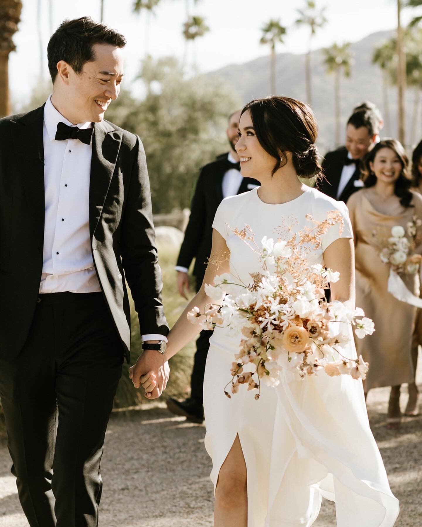 &ldquo;Love is what makes the ride worthwhile.&rdquo; -Franklin ⁣P. Jones ⁣
⁣⁣⁣⁣⁣⁣⁣⁣ ⁣⁣⁣⁣⁣⁣⁣⁣⁣
Bridal HMUA: #mmbkaren⁣⁣⁣
Venue: @frederickloeweestate⁣⁣⁣
Planning: @1ststaceyjones⁣⁣⁣
Photography: @caskro⁣⁣⁣
Videography: @forestryfilms⁣⁣⁣
⁣⁣⁣⁣
⁣⁣⁣⁣⁣⁣⁣⁣