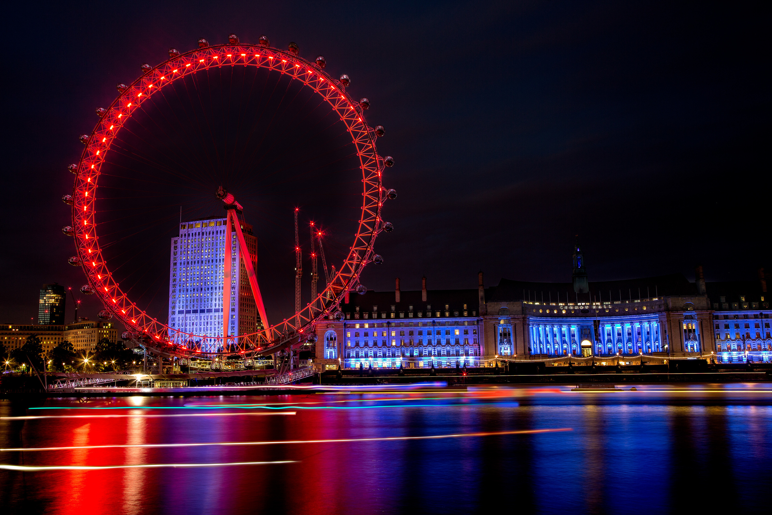 My final shot of the London Eye with the streaks of lights from the passing boats. Once everything came together, I really liked the shot.