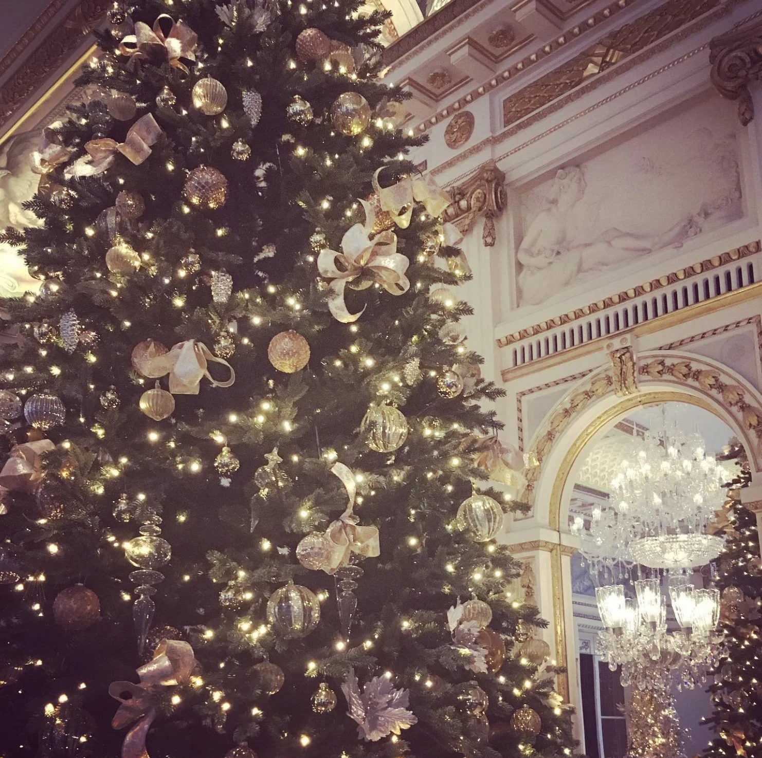 Peninsula Hotel / Paris