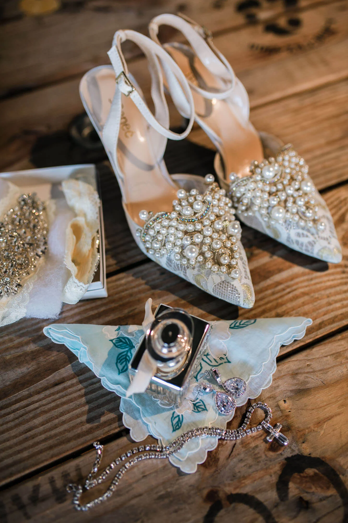 hilton-garden-inn-perrysburg-wedding-photos-13.jpg