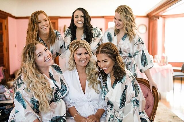 Kaylie &amp; her bridesmaids, such a fun group! ⠀⠀⠀⠀⠀⠀⠀⠀⠀
⠀⠀⠀⠀⠀⠀⠀⠀⠀ #kristennicolephotography #weddingphotography #toledo #lifestylephotos #weddingphotographyideas
#weddingphotoinspiration #firstsandlasts #ohiophotography
#toledoweddingphotographer #