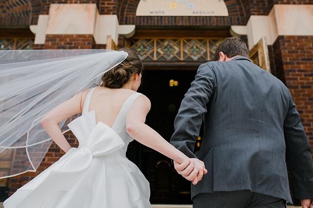 Maggie &amp; Eric....and her fabulous bow!! Love it! .
.
.
.
.
 #kristennicolephotography #bride #weddingphotography #toledo #lifestylephotos #weddingphotographyideas
#weddingphotoinspiration #firstsandlasts #ohiophotography
#ohio #toledoweddingphoto
