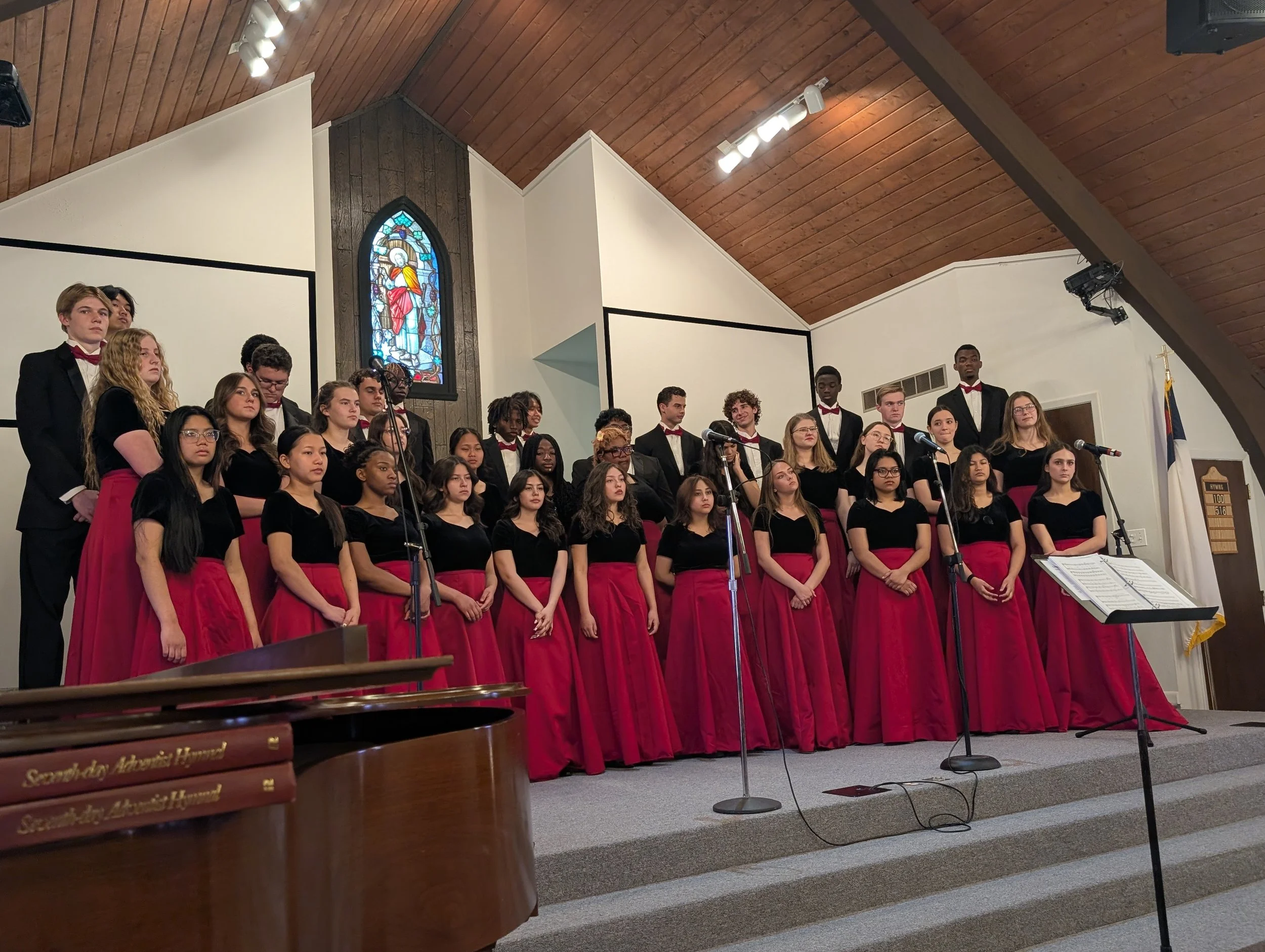 Full choir during Christmas concert