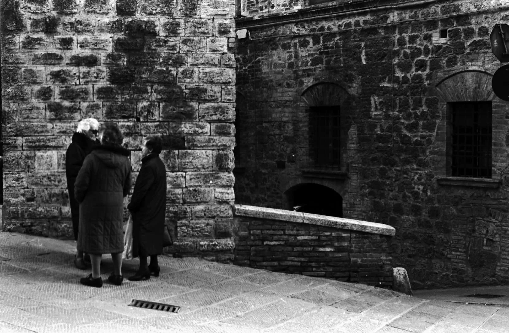 oldladies-1660x1087.jpg