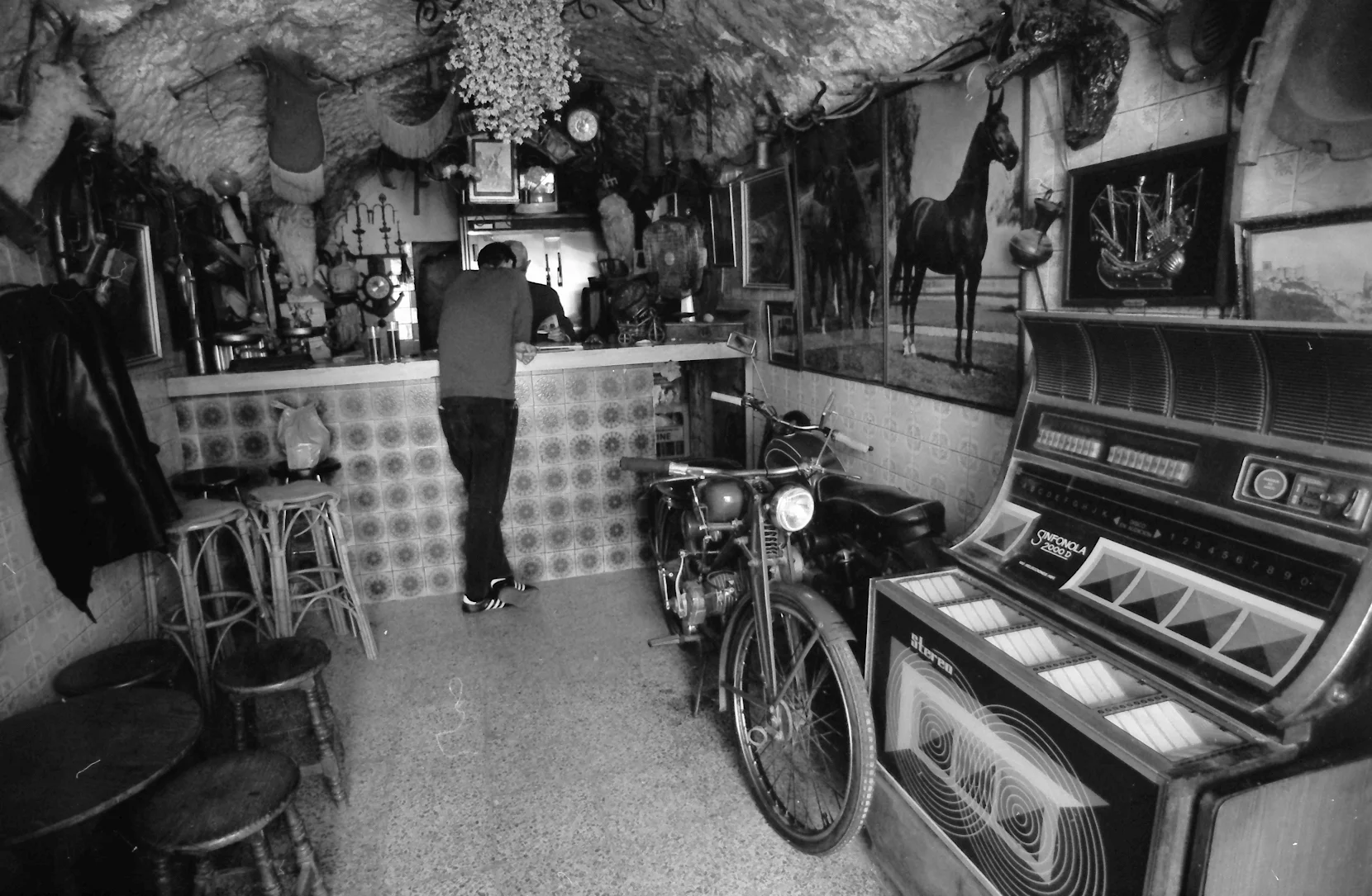 arcos_cave2.jpg