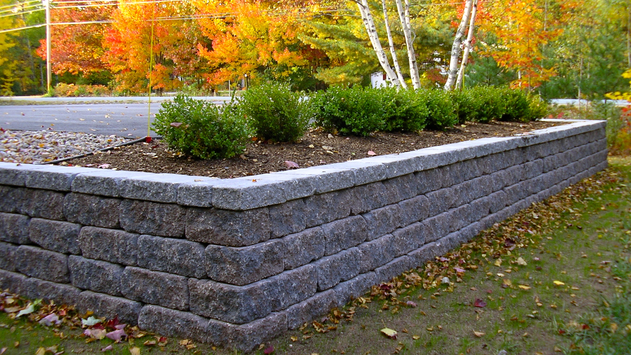 Commercial retaining wall .jpg