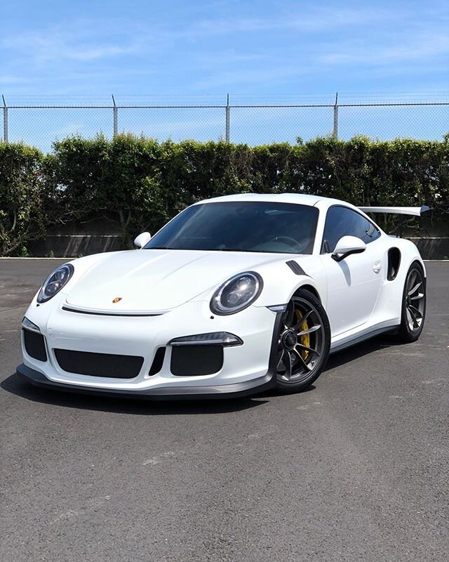 Gorgeous Porsche GT3RS was recently dropped off for some serious tint work. 35% all around, with 75% on the front windshield, this GT3RS will be looking badass for this summer! 😎😎
_______________________________________________________________
#gt3