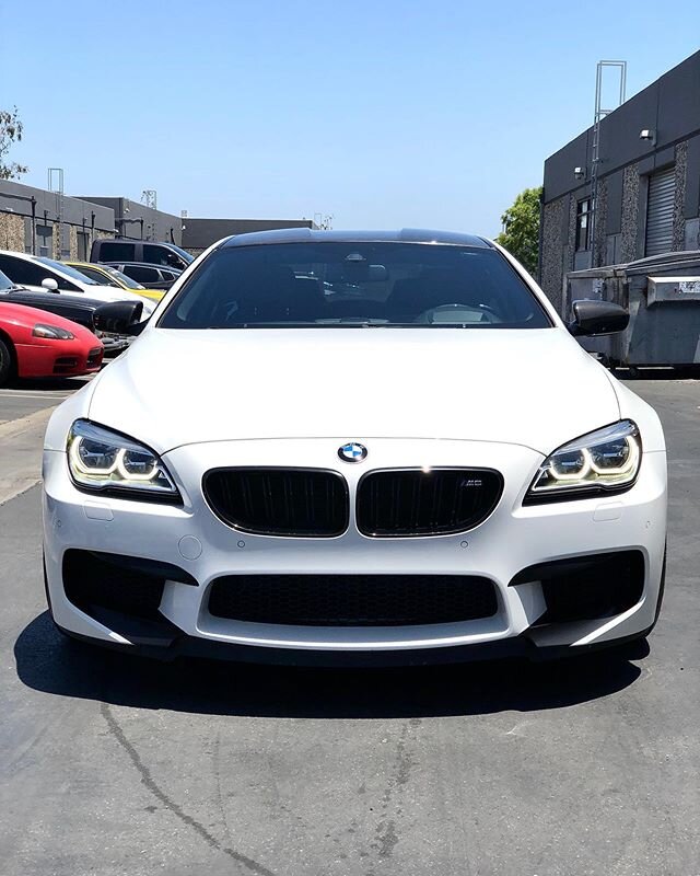 1 of 100 F13 M6 Competition recently came in for clear bra protection on his Carbon Fiber roof, headlights, and some serious paint correction and ceramic coating. This is what Alpine White should really look like... White!! 😎
_______________________