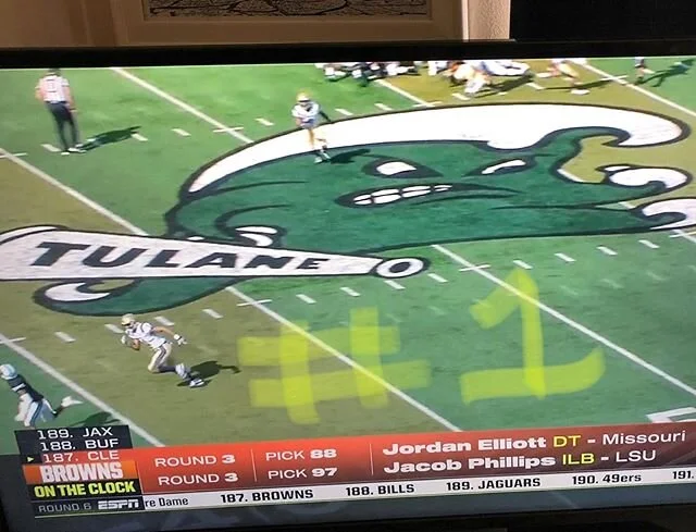 ‪What we&rsquo;re not going to do, is talk about why I&rsquo;m watching the draft this late... What we are going to do, is talk about my love &amp; affection for my favorite college team mascot, and that&rsquo;s the Tulane &ldquo;Green Wave&rdquo;! C