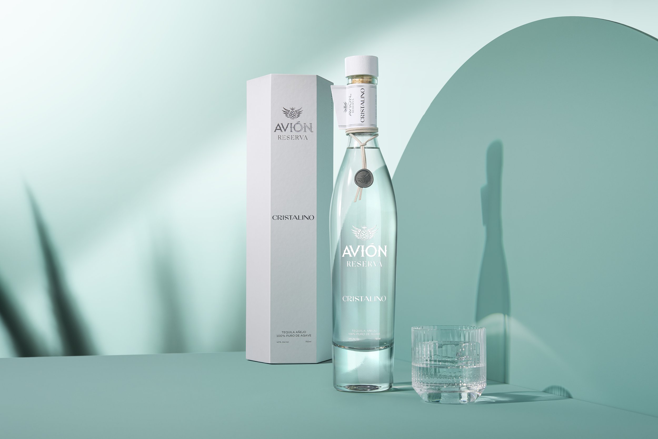 AvionCristalino_BottleAndCase_k_CocktailRight copy.JPG
