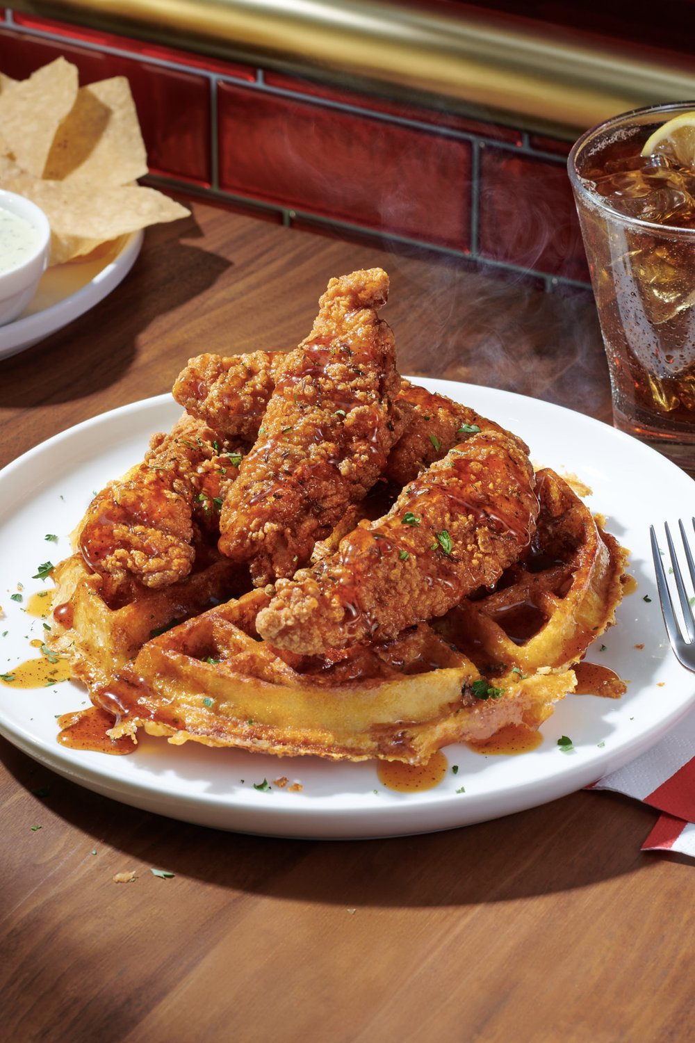 Mac+and+Cheese+Waffle+With+Hot+Honey+Chicken+21314_COMP.jpg