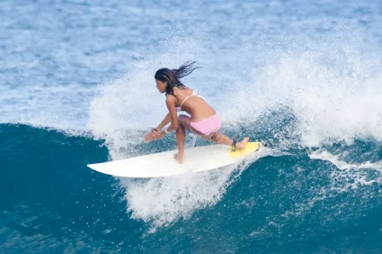 girl-surfing_0.jpg