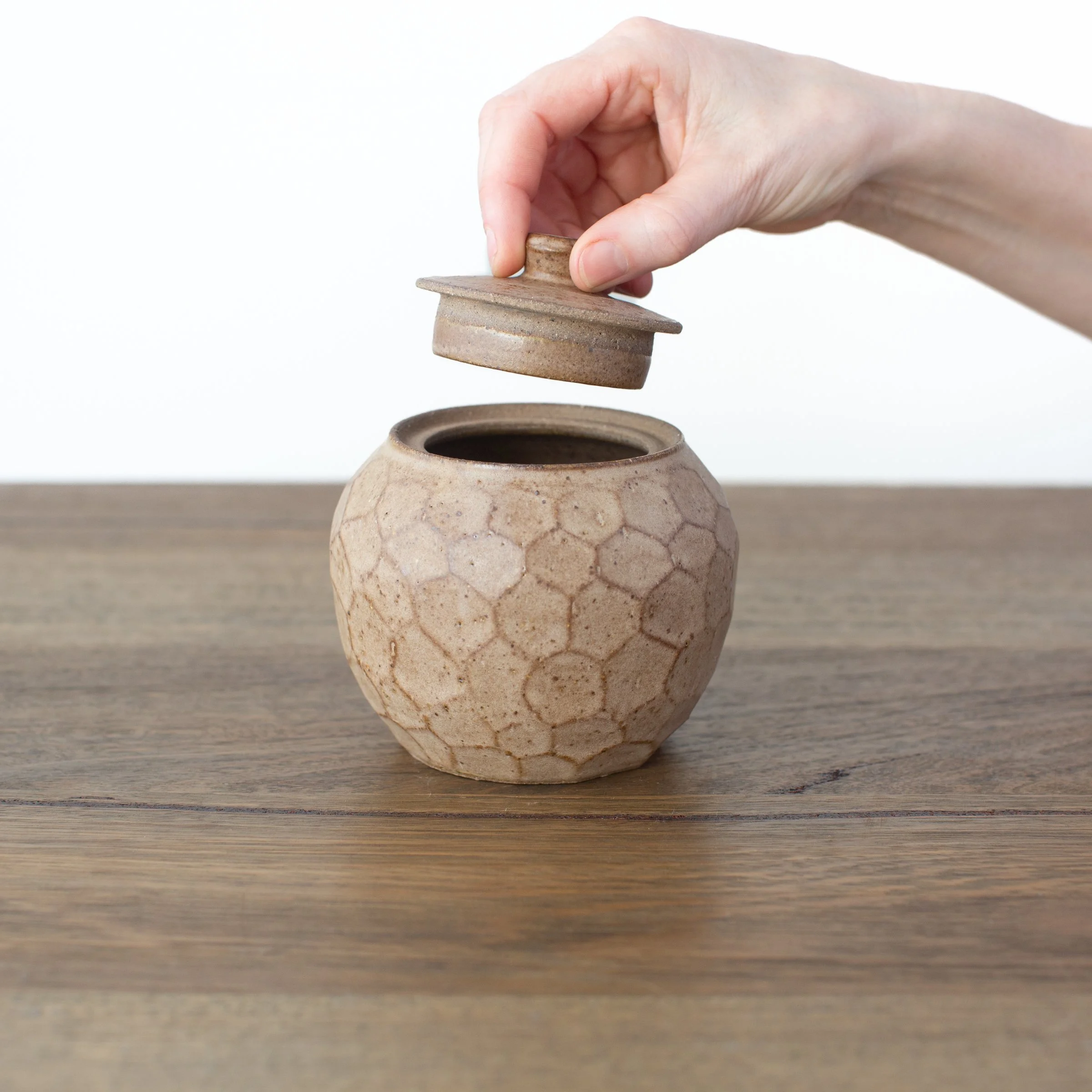 Mid brown jar 2.jpg