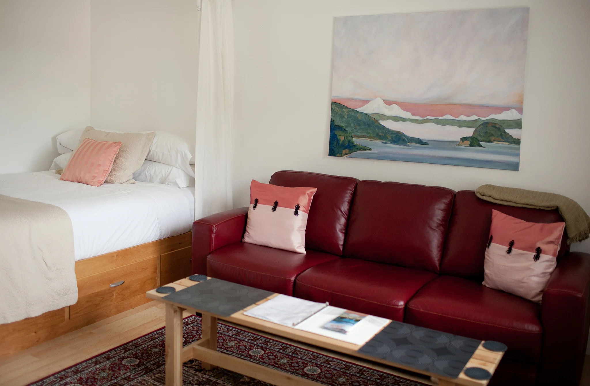 CHINOOK STUDIO APARTMENTS The four simple, contemporary studio apartments in the recently renovated Chinook building sit on seven pastoral acres. These units are a great choice for singles or couples on a budget. The studios can also accommodate a couple with one small child. Bedrooms: 1 (studio) Sleeping capacity: 2 Internet: Free wi-fi