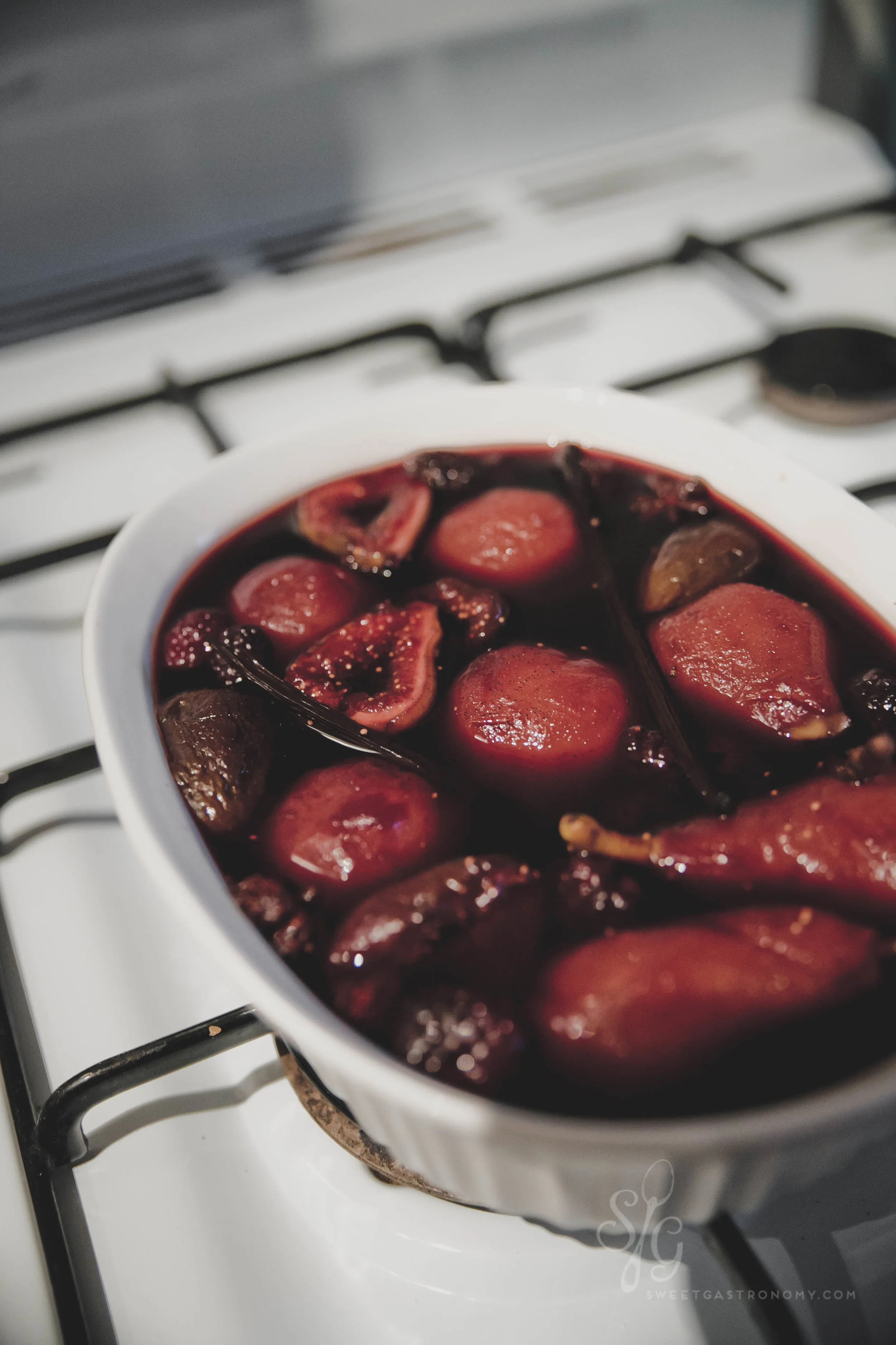 Spiced Red Wine Poached Pears & Figs — Sweet Gastronomy