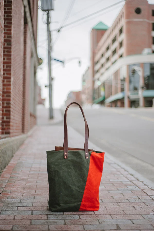tote_lifestyle_02.jpg