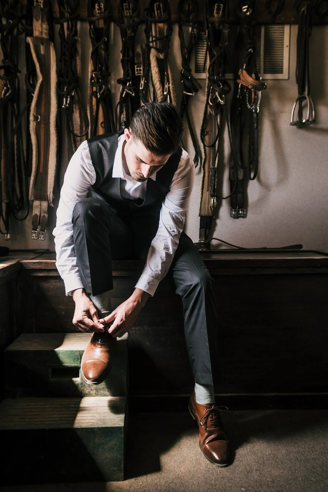 Groom gets ready in groom suite at Quail Valley Farm