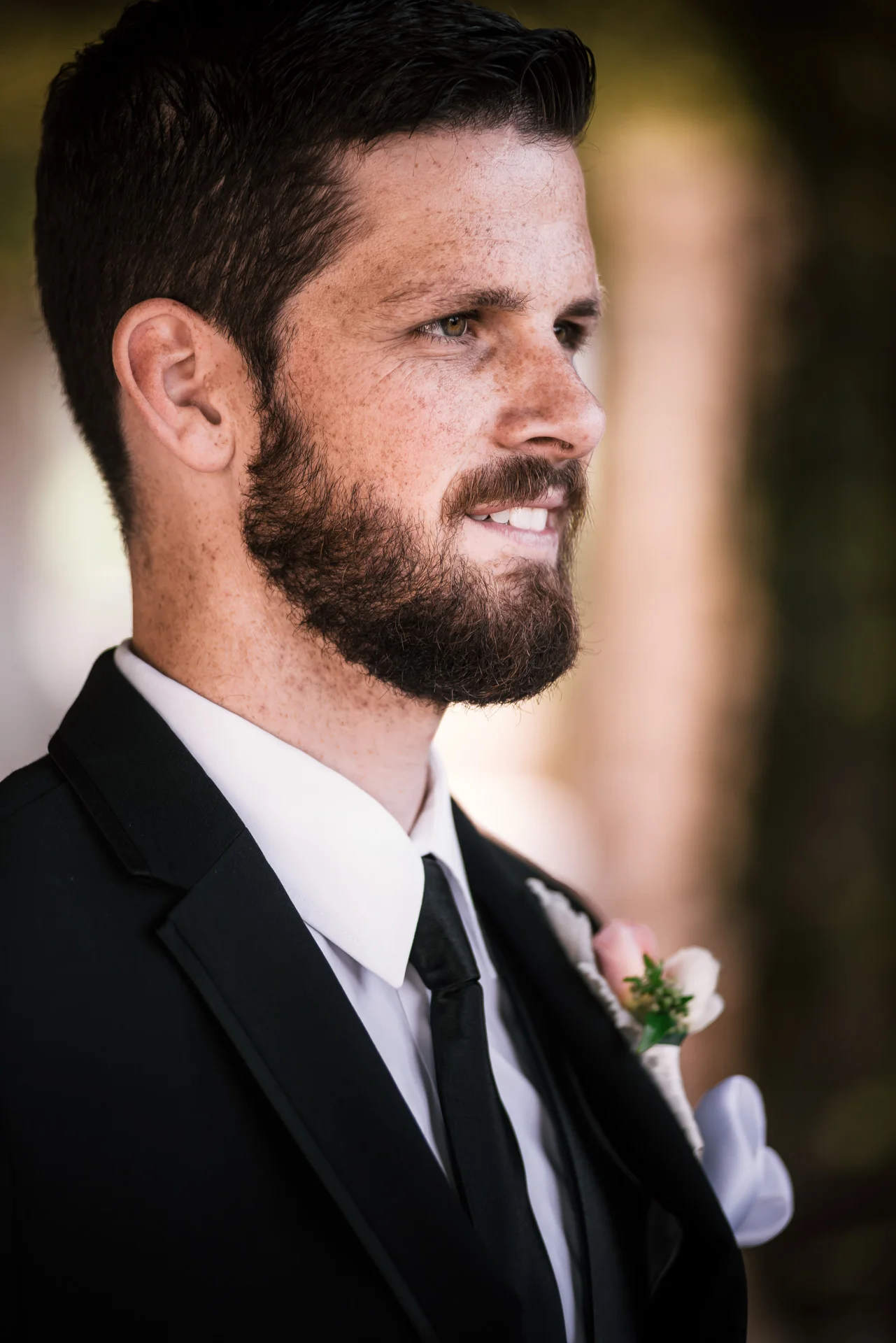Portrait of the groom at the Twin Oaks Golf Course in San Marcos, San Diegos premier wedding venue
