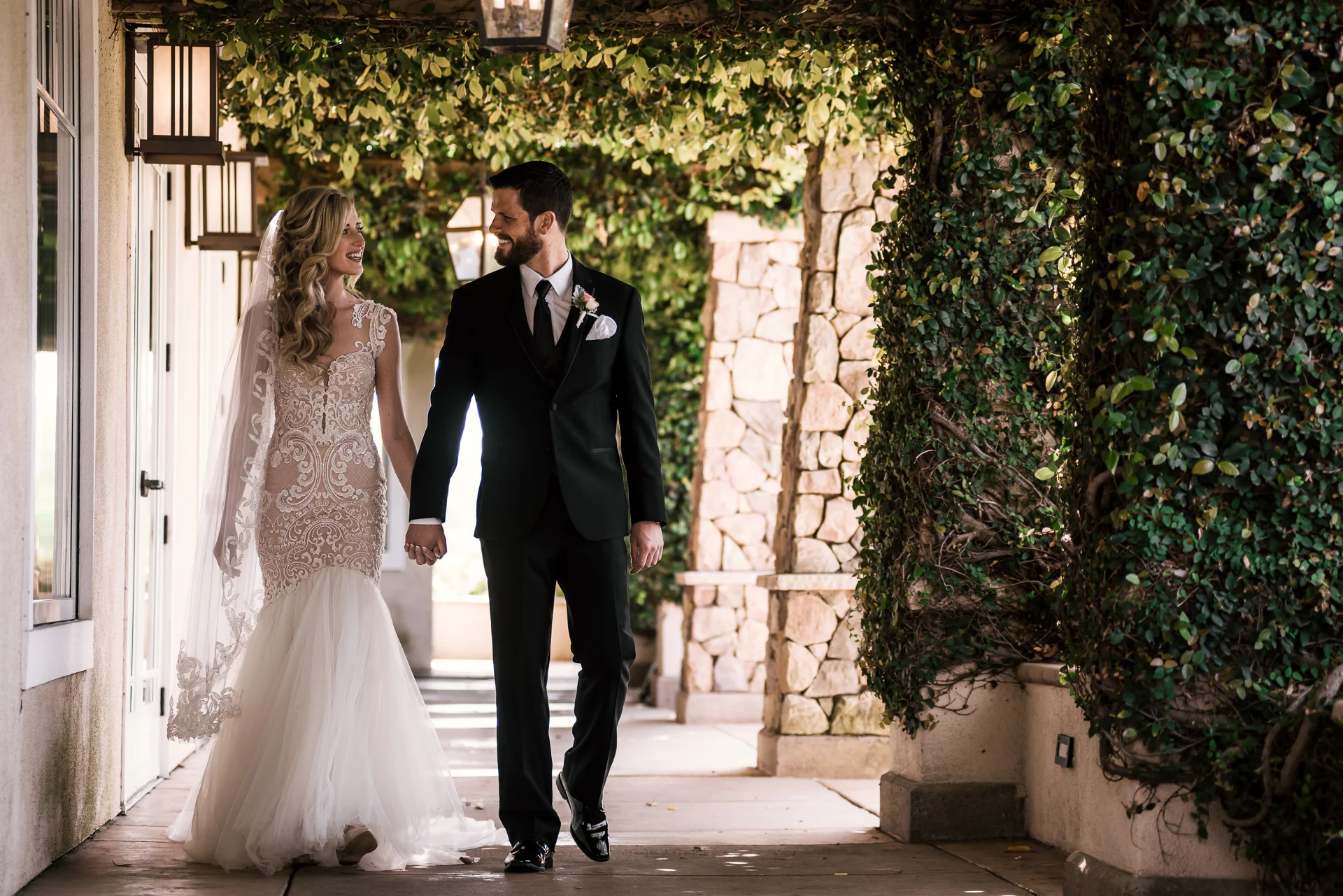 bride and groom at the Twin Oaks Golf Course in San Marcos, San Diegos premier wedding venue