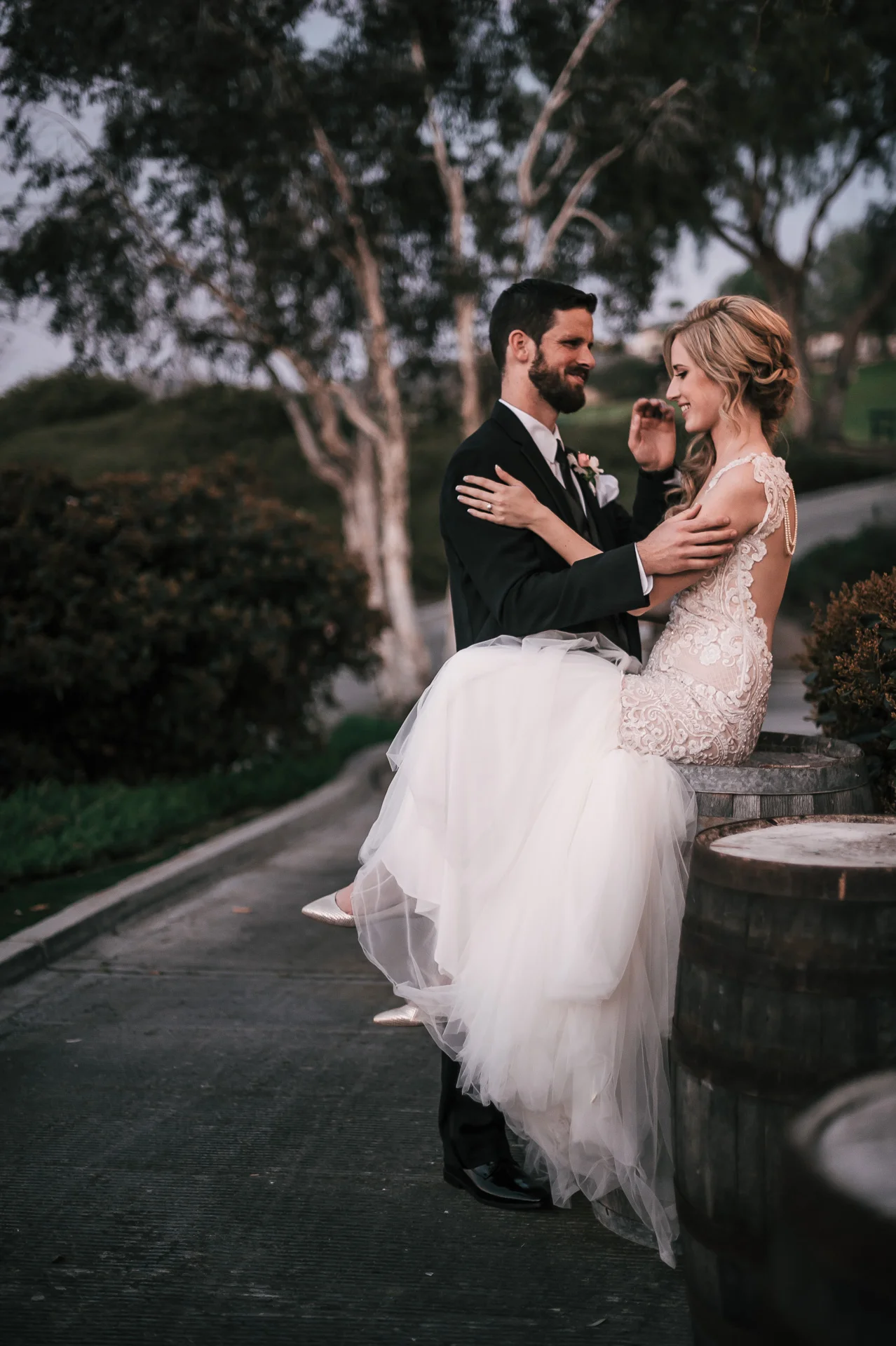 bride and groom at the Twin Oaks Golf Course in San Marcos, San Diegos premier wedding venue