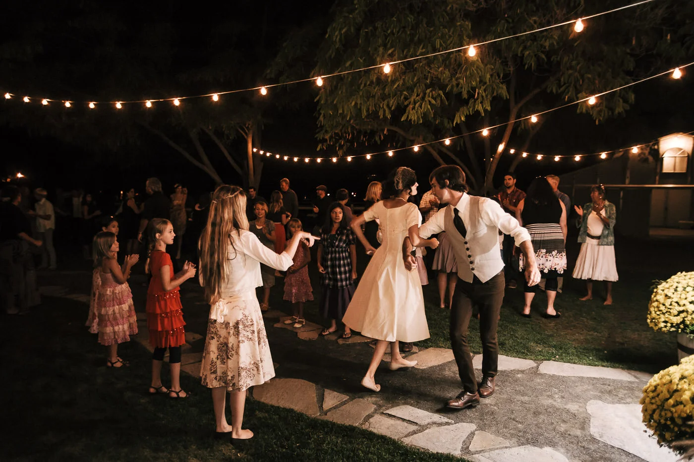 Couple tears up the dance floor at their temecula wine country wedding