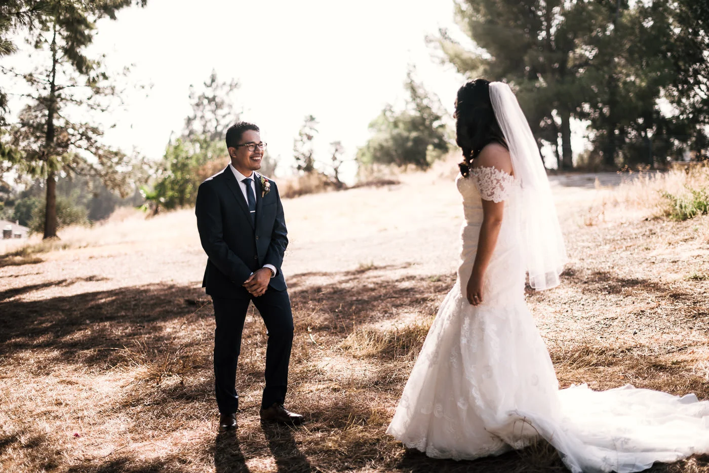 Couple sees each other for ther first time on their wedding day at the Knollwood Country club.