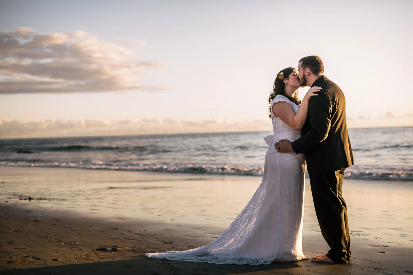 Best Califfornia wedding photographer captures romance at Laguna Beach,