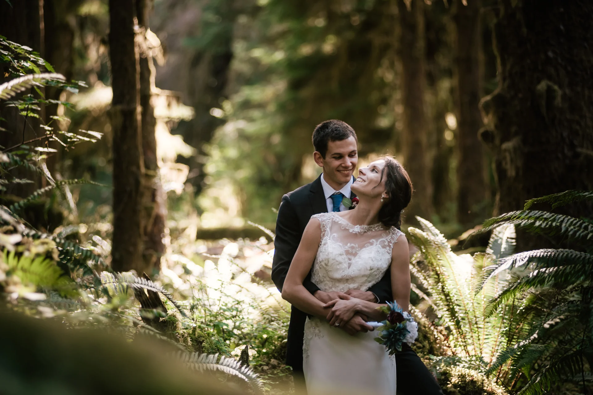 Adventurous Pacific Northwest elopement photographer.