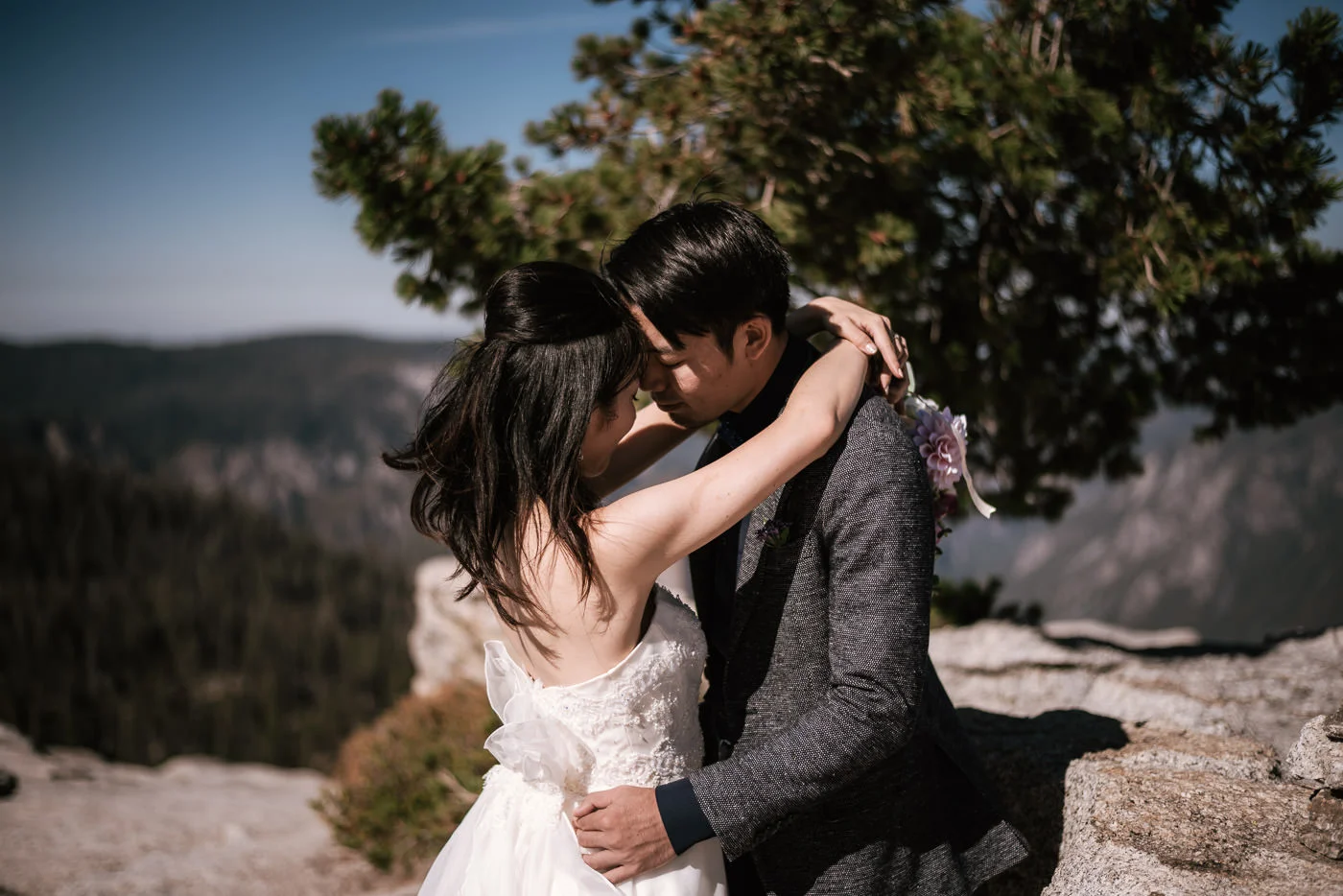 Intimate wedding photographer in Yosemite California.