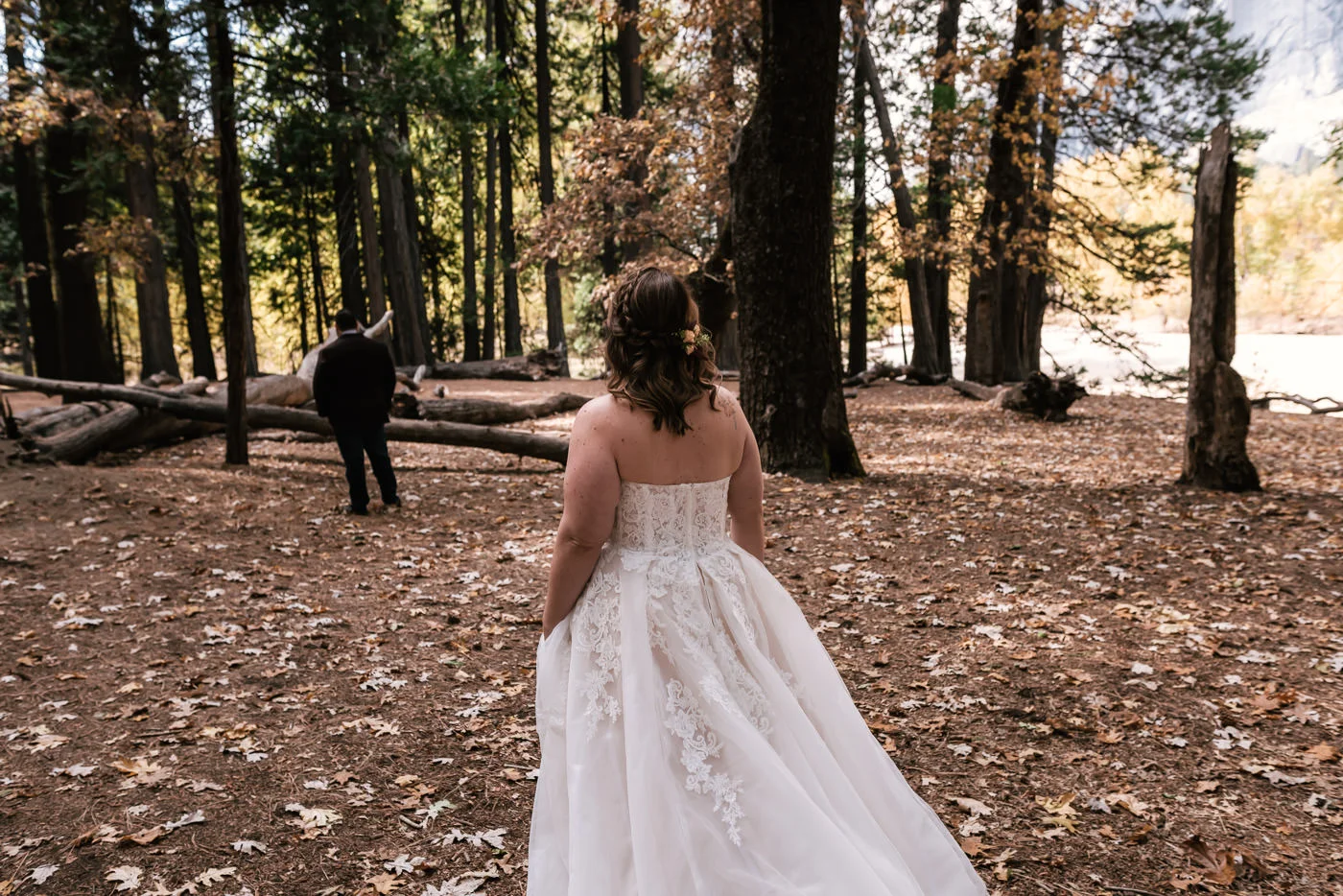 yosemite-swinging-bridge-first-look-wedding-1.jpg