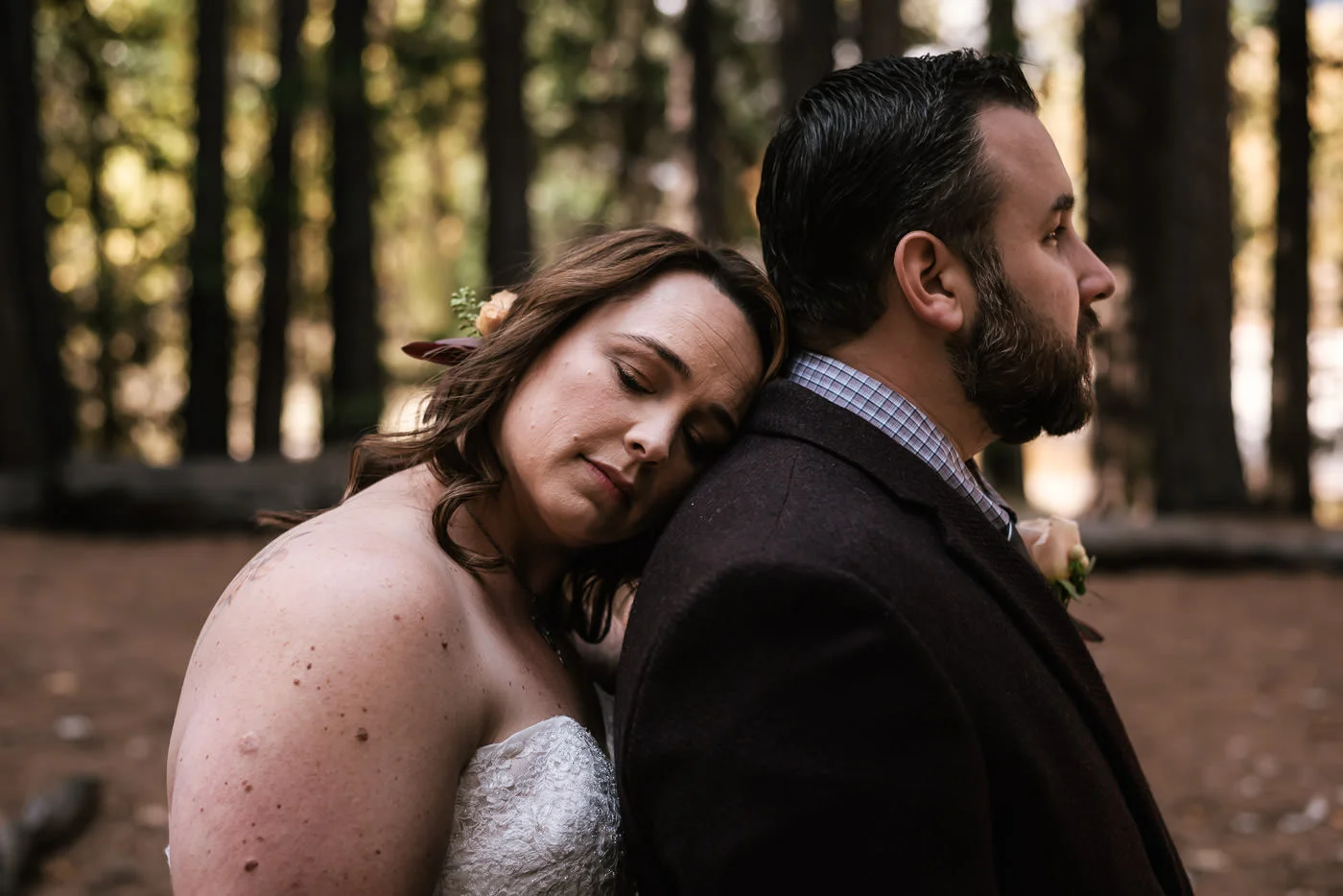 yosemite-swinging-bridge-first-look-wedding-15.jpg
