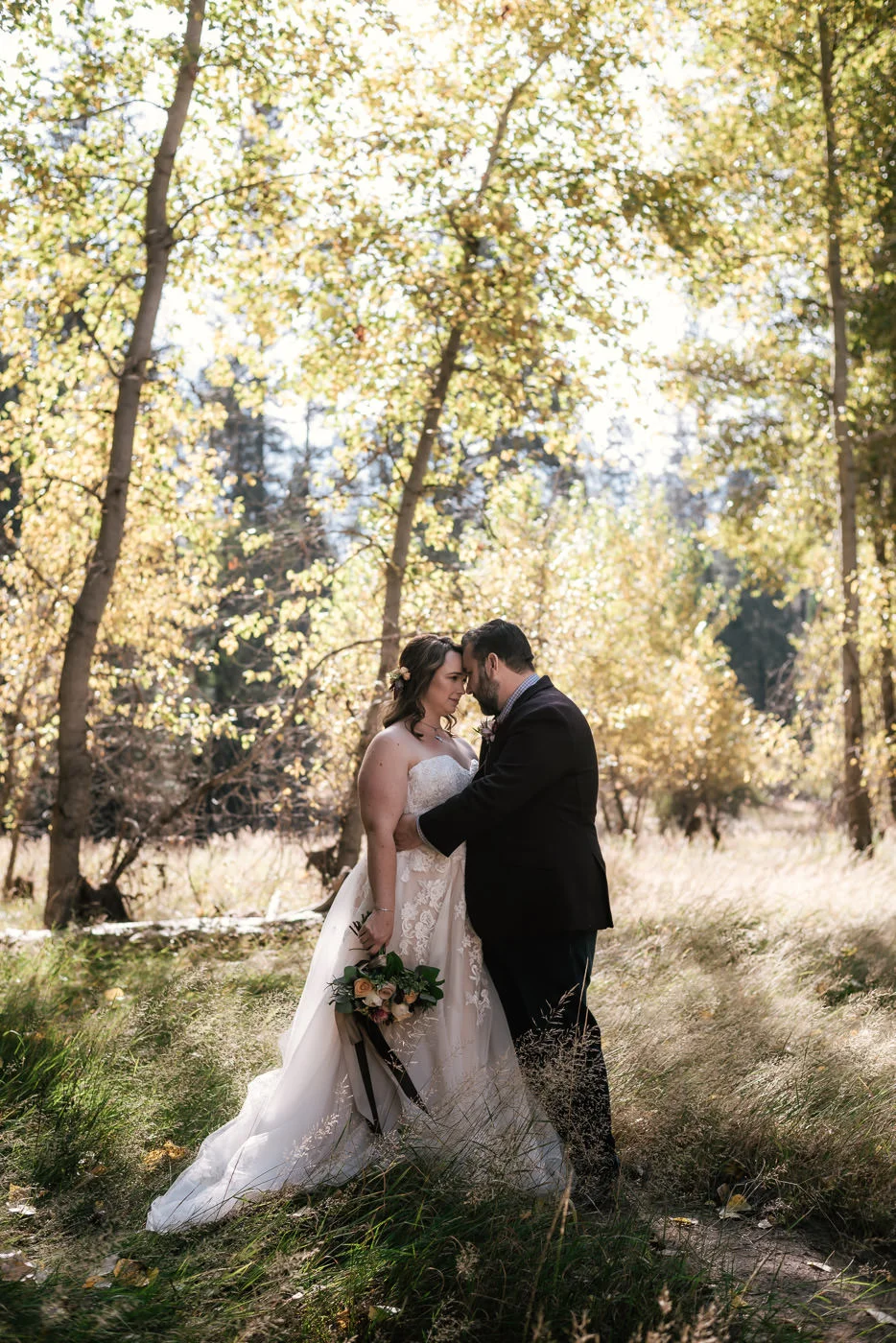 yosemite-swinging-bridge-first-look-wedding-20.jpg