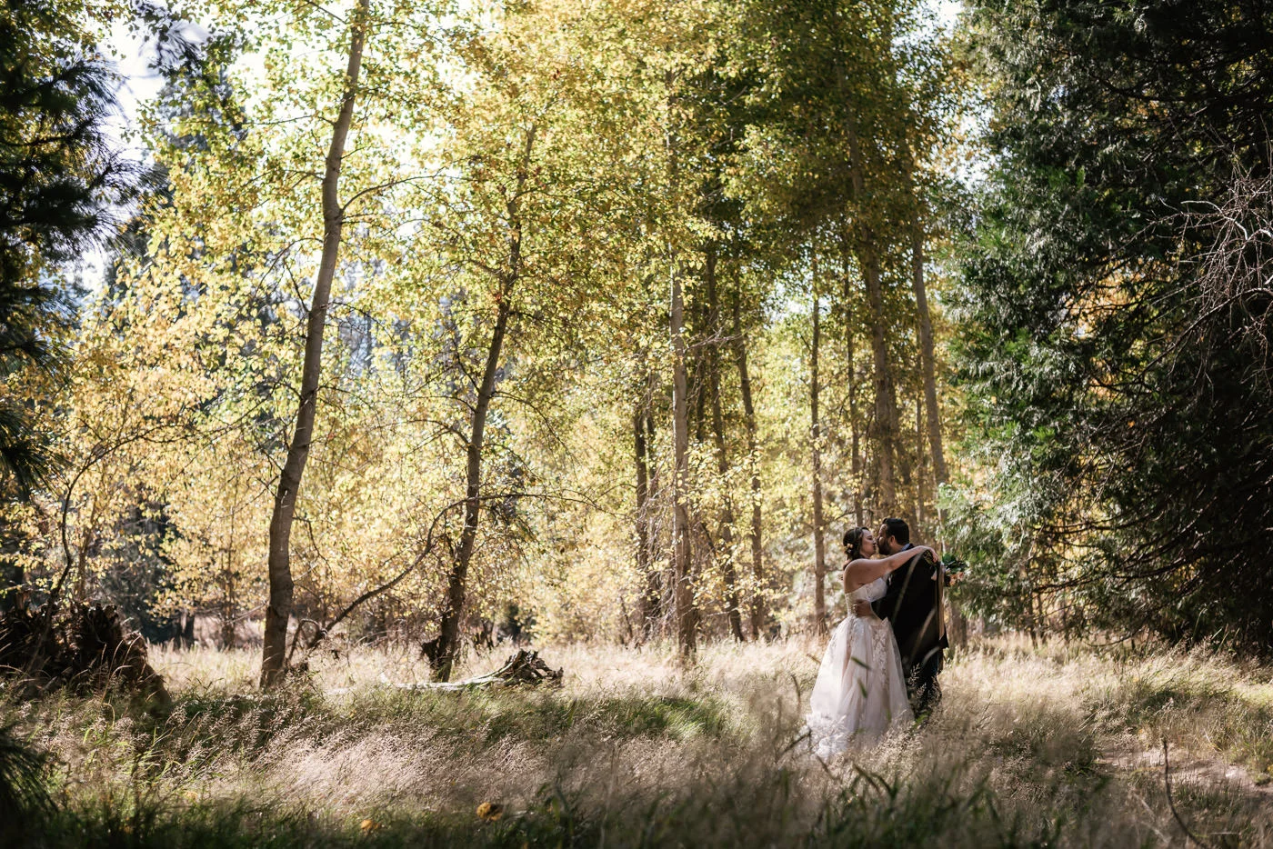 yosemite-swinging-bridge-first-look-wedding-21.jpg