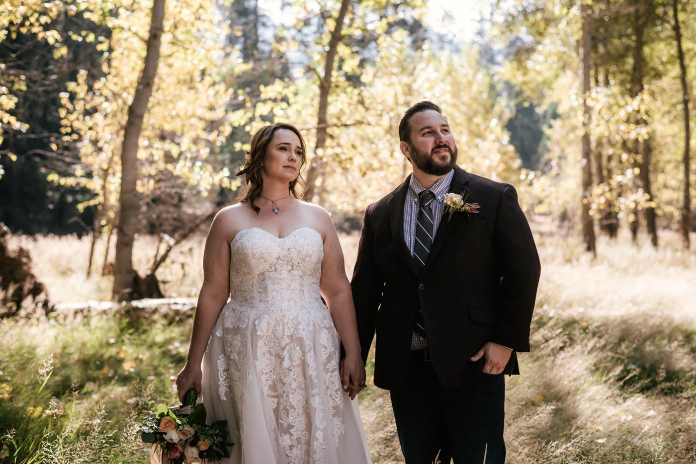 yosemite-swinging-bridge-first-look-wedding-23.jpg