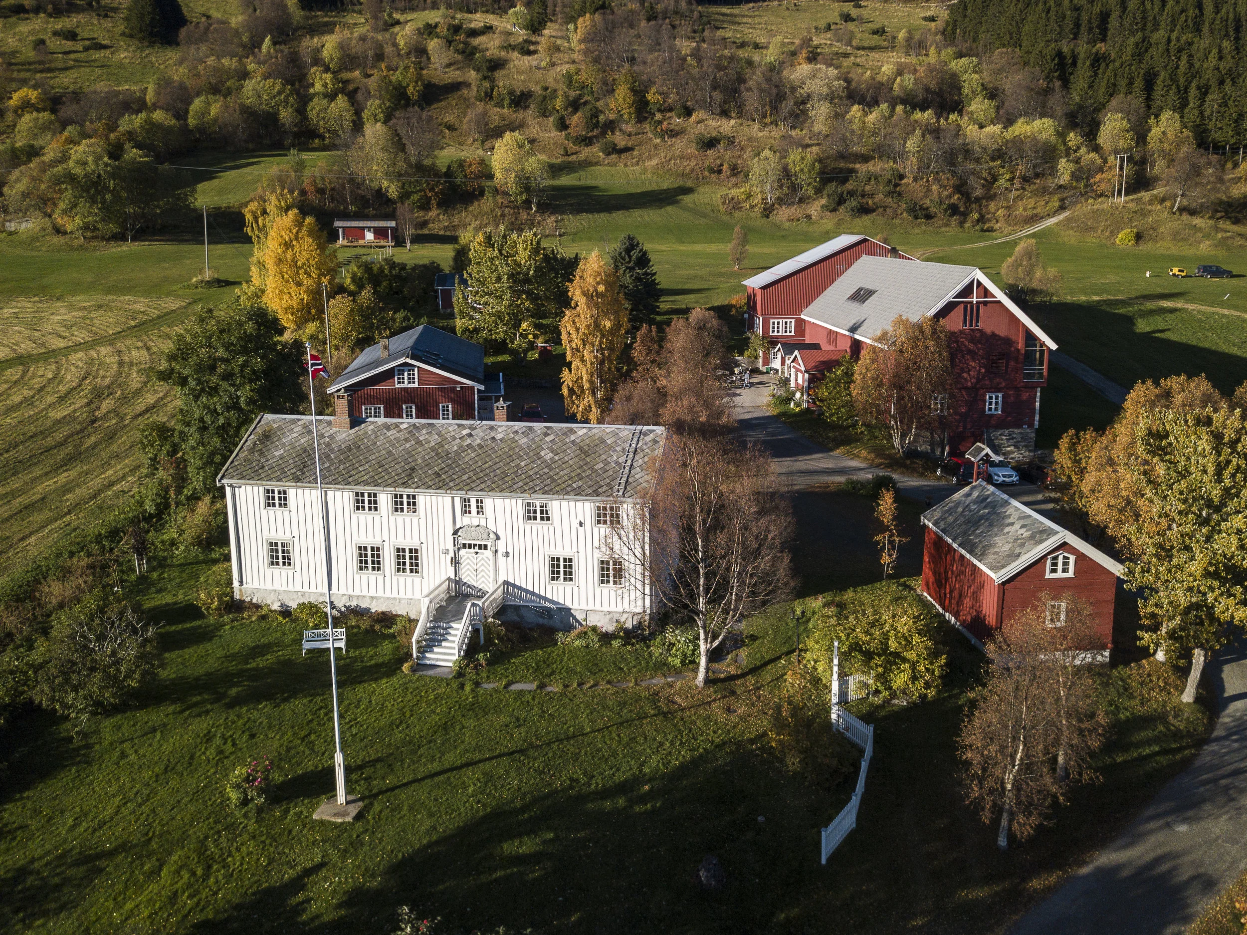 Roekenes_Gaard_dronebilde_Tommy_Simonsen_.jpg