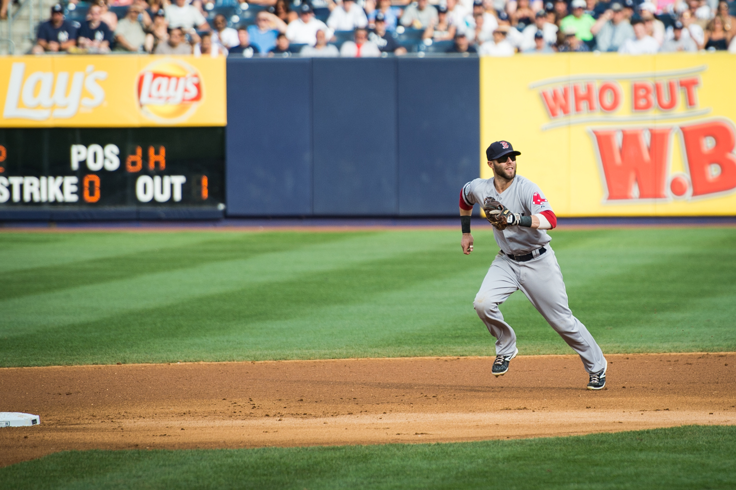 Sports_Pedroia_running.jpg