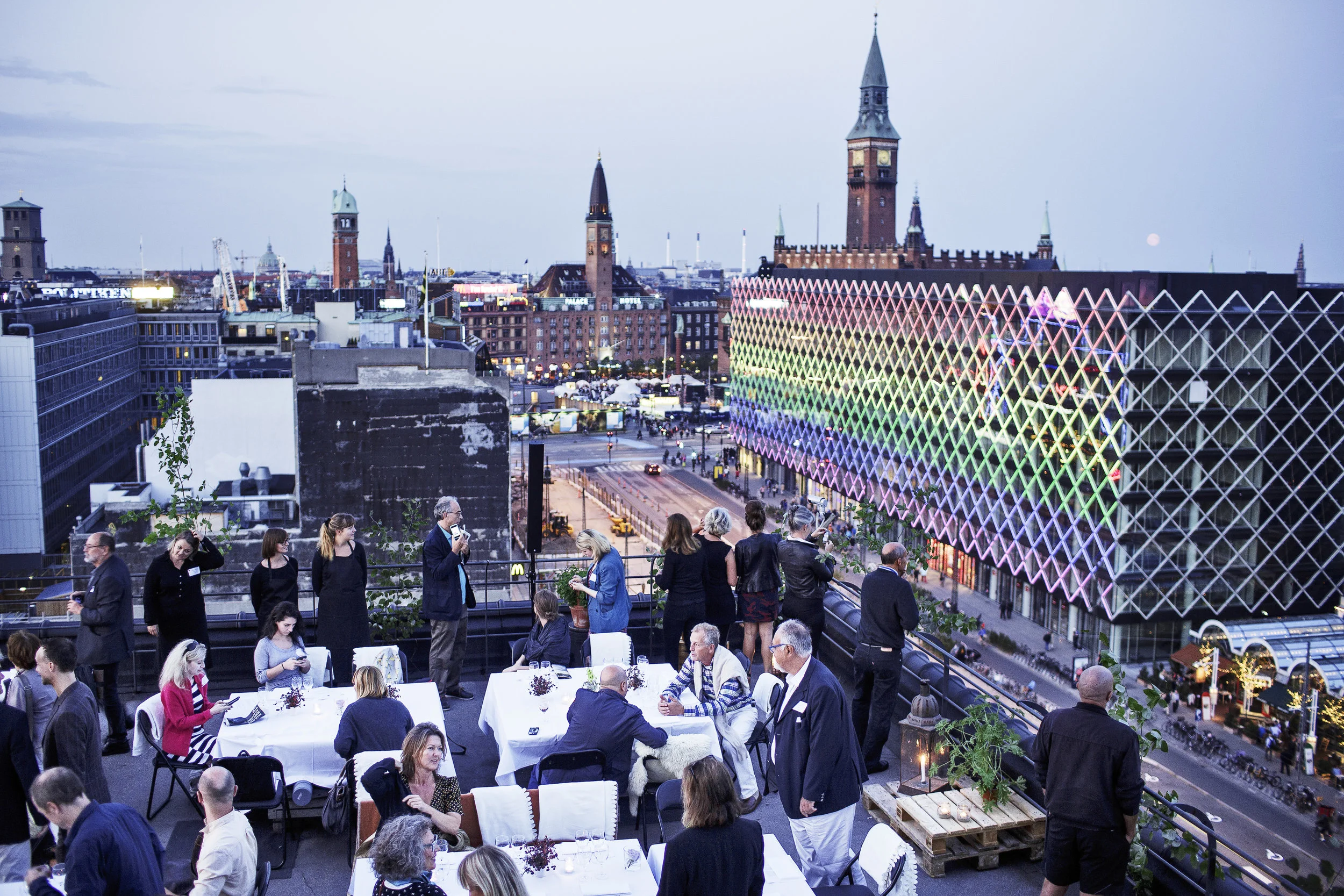  Urban Roof Picnic at Axelborg -- Photo: Rasmus Flindt Pedersen, (+45) 41604460, rasmus@flindtpedersen.com, www.flindtpedersen.com -- 