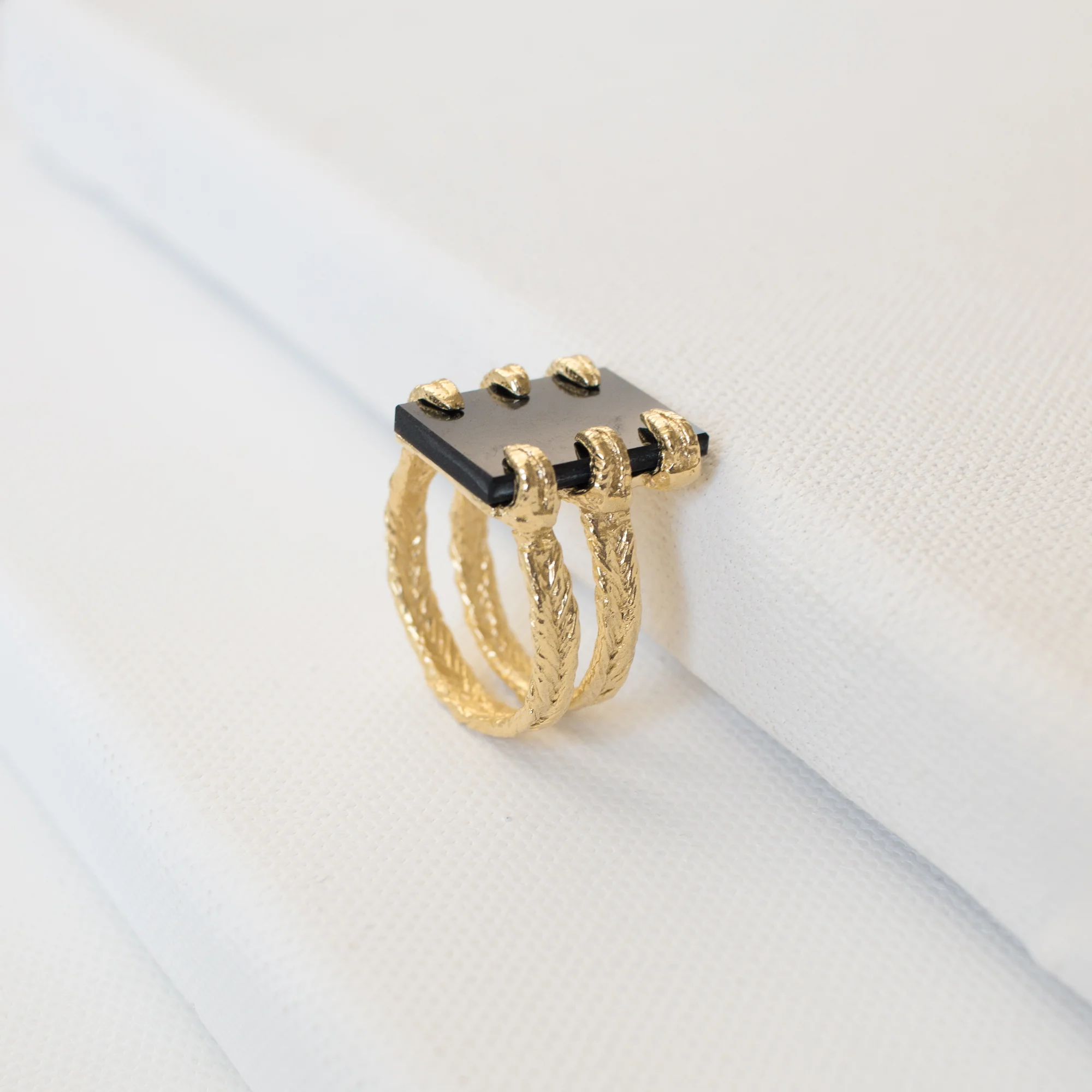 merewif-varuna-ring-gold-onyx.jpg