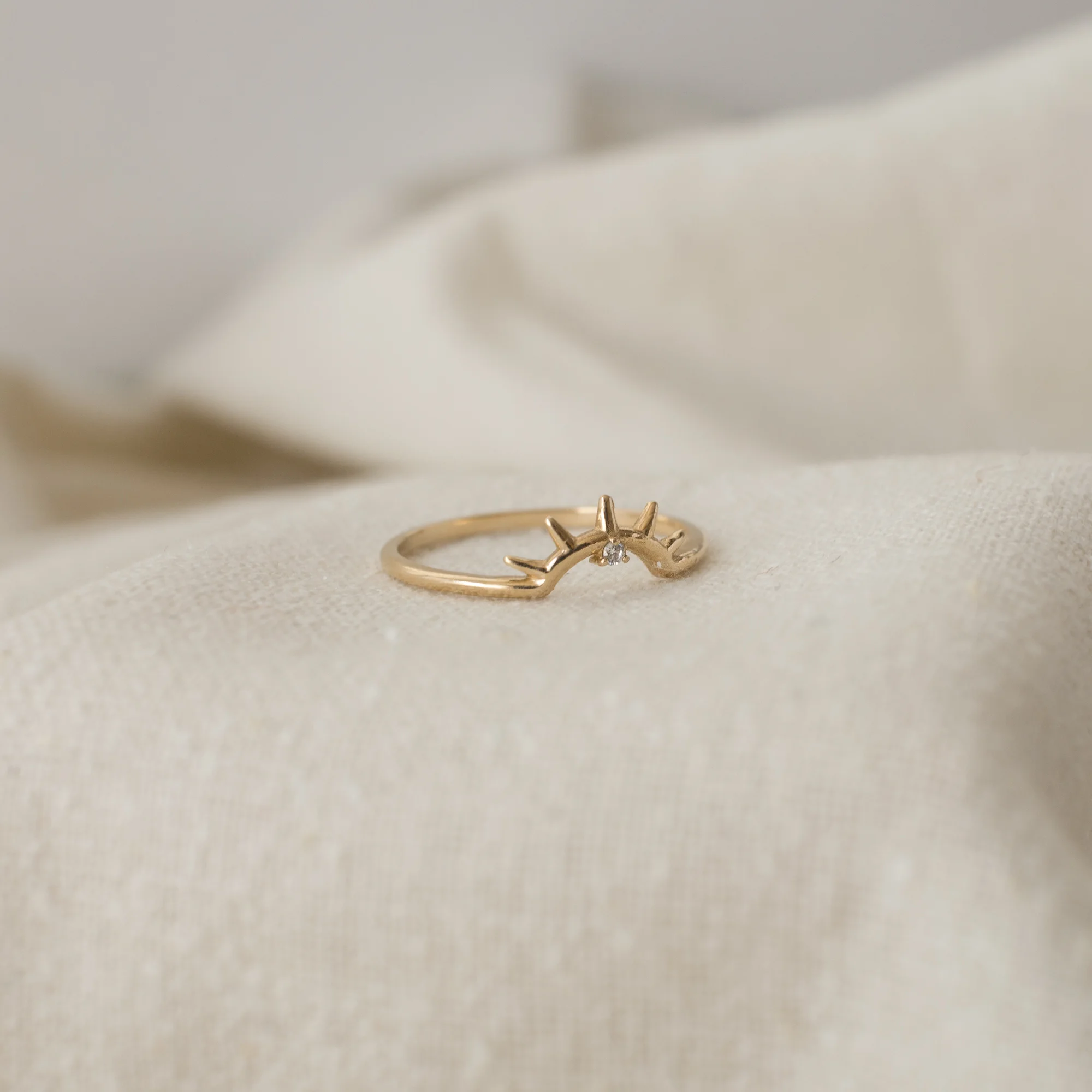 merewif-find-us-young-ring-gold.jpg