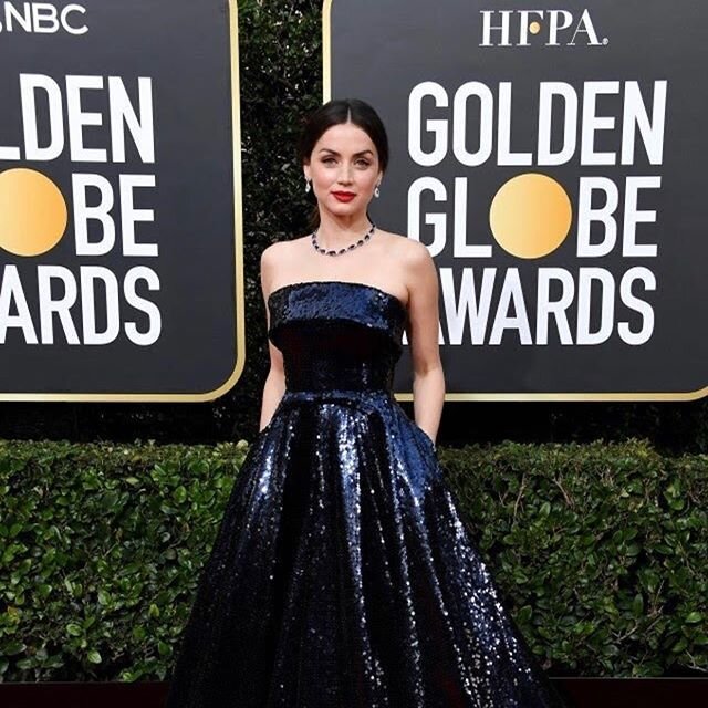 Stunning @ana_d_armas for her nomination at the #goldenglobes2020 for #knivesoutmovie #cfheadtotoeglow #redcarpetskin MUA @melaniemakeup