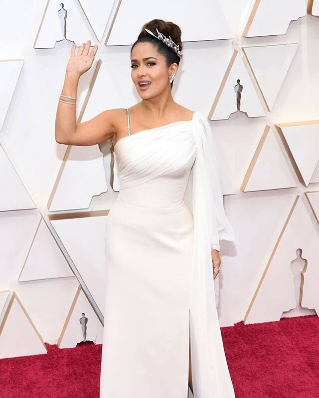 #salmahayek for the #oscars2020 
#headtotoeglow #cynmariethereapy 🤩#redcarpetskinprep #salmahayek