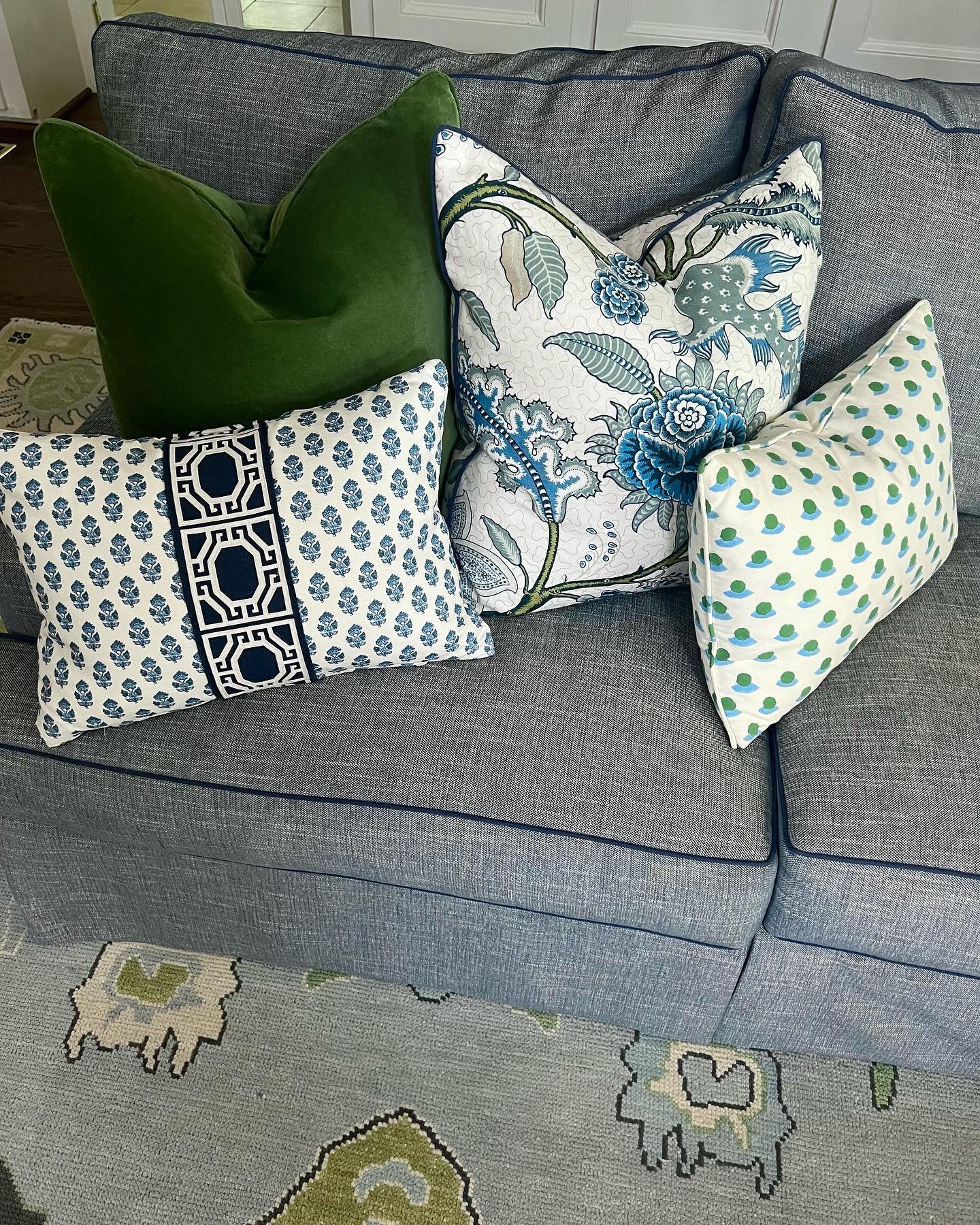 All things blue and green. Pillow shot from a recent install with one beautiful rug.💙💚

#lbwstudio #pillowtalk #pillowdesign #blueandgreen #interiors