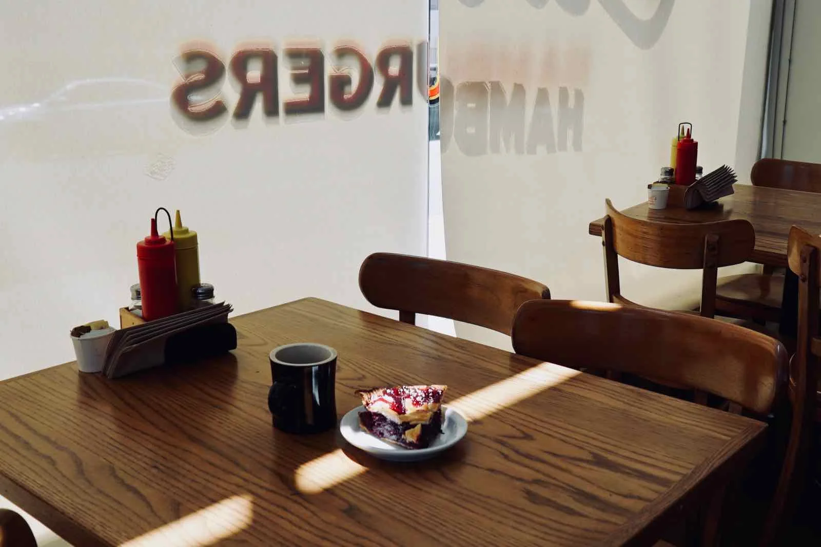 Cassells-Hamburgers-Koreatown-Los-Angeles-5.jpg