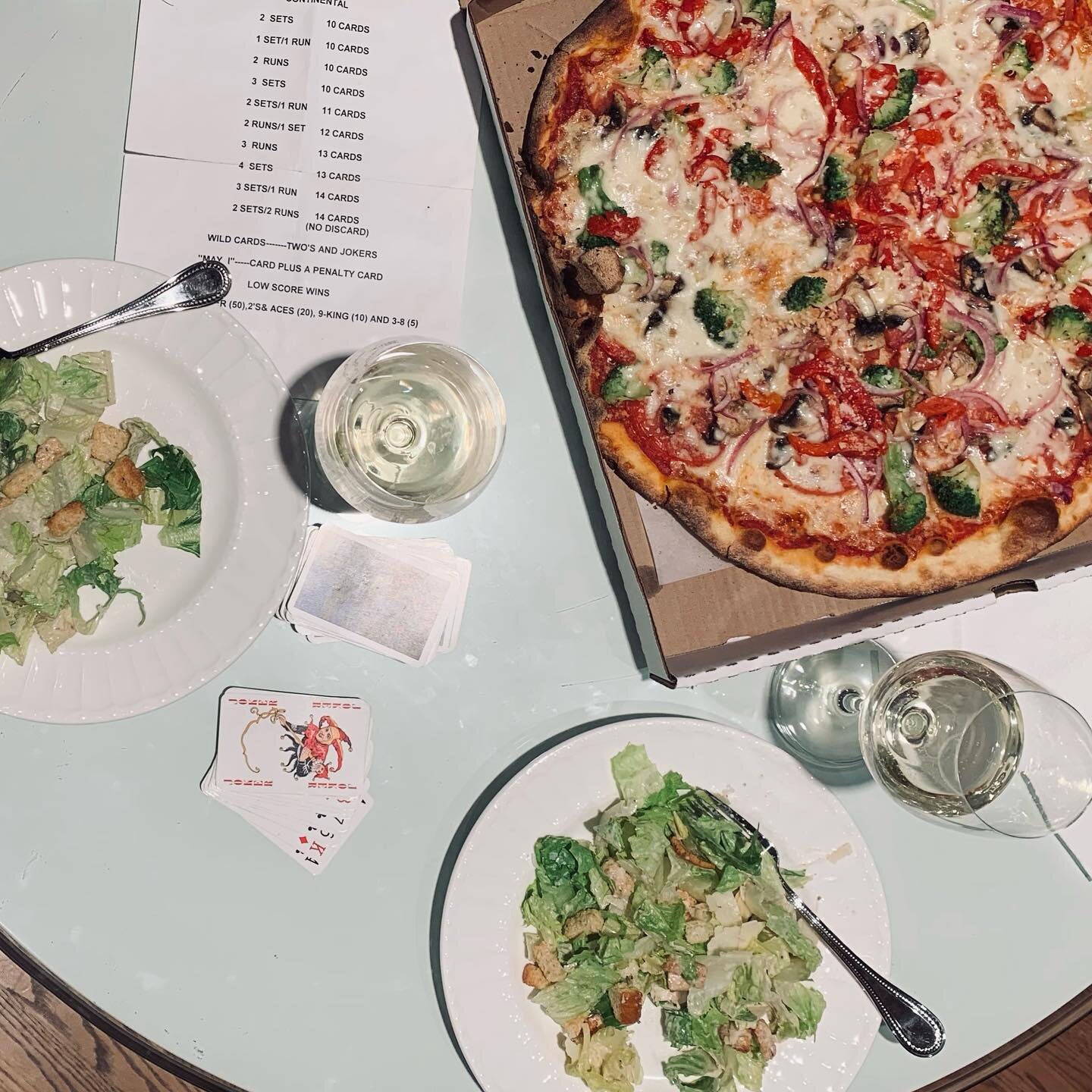 ✈️🚂🚖
After a day of planes + trains + automobiles, we deserve this 
🍷🍕🃏💁🏼&zwj;♀️
Saturday night Sancerre, east coast pie + caesar salad, and cards. 

The perfect mother + daughter night in. 

#eatsimple #pizzaparty #continental #sancerre #itsb