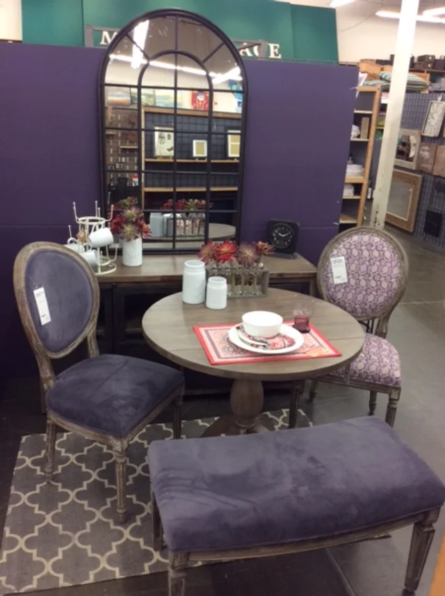 Behind the Scenes with 2 Ladies: What's Hot!