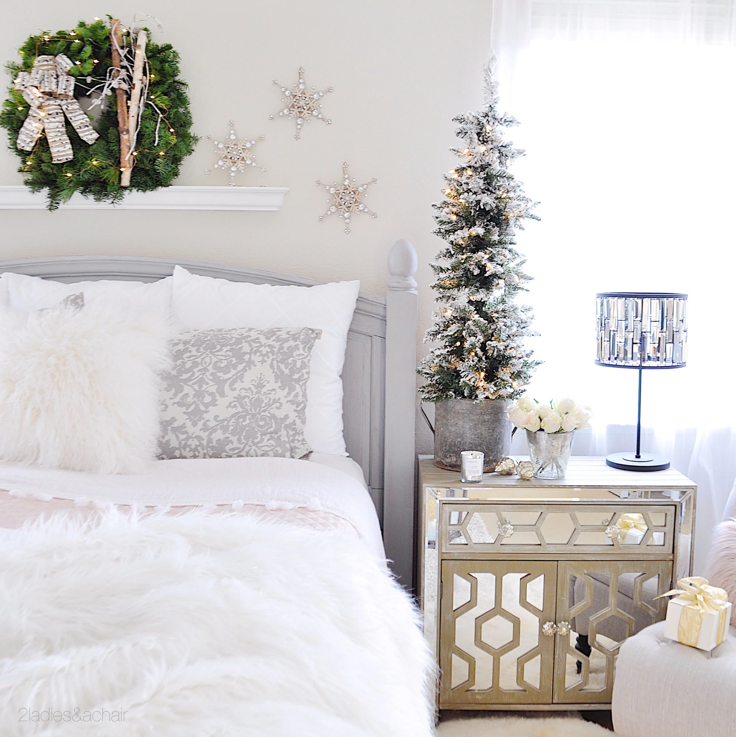 Simple Christmas Decor Ideas For Your Bedroom 2 Ladies A